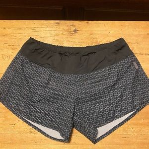 Oiselle Roga Shorts Size 10